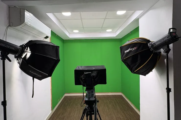 3 Studio Booths